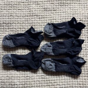 (NWOT) 5 pairs Feetures Elite Max Cushion No Show Black/Grey Ankle Socks Size M
